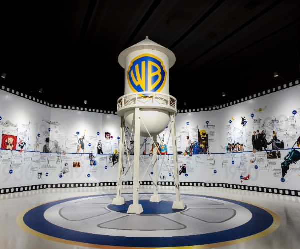 달바(d’Alba), 워너브라더스 100주년 특별전 후원