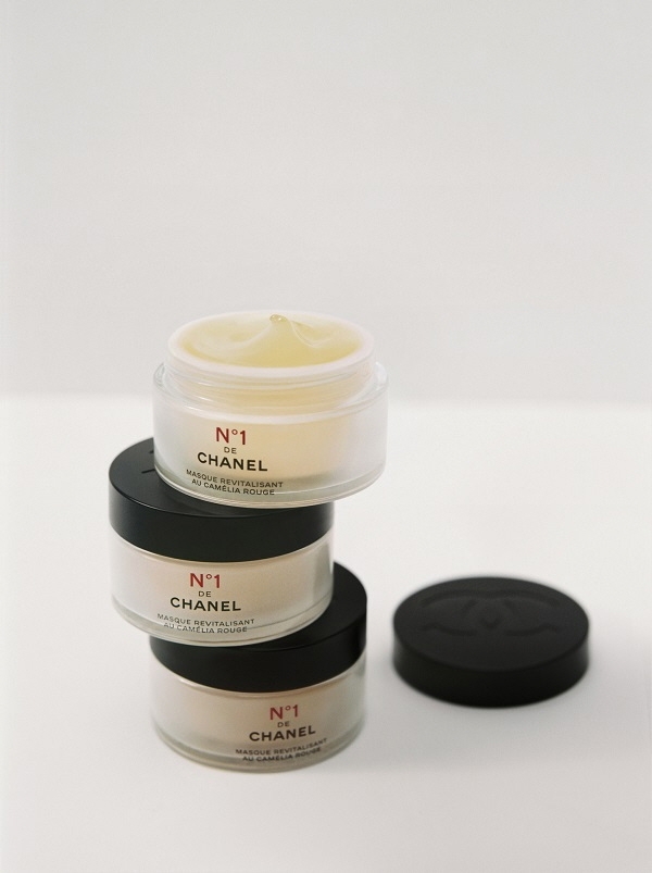 샤넬, 겨울철 안티에이징 위한 ‘N°1 DE CHANEL 레드 까멜리아 마스크’ 출시