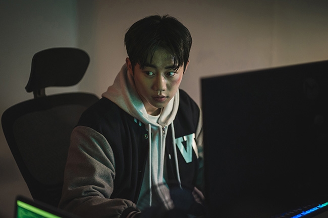 “알고 싶지 않아? 지금 뭐가 어떻게 돌아가고 있는지” ‘킬러들의 쇼핑몰’ 박지빈의 충격적인 두 얼굴
