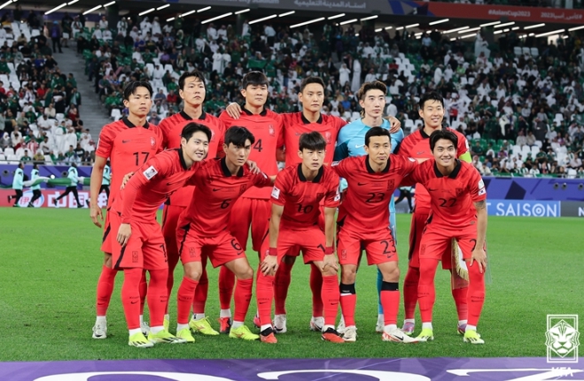 사진=사우디아라비아와의 16강전에 선발로 나선 선수단의 모습