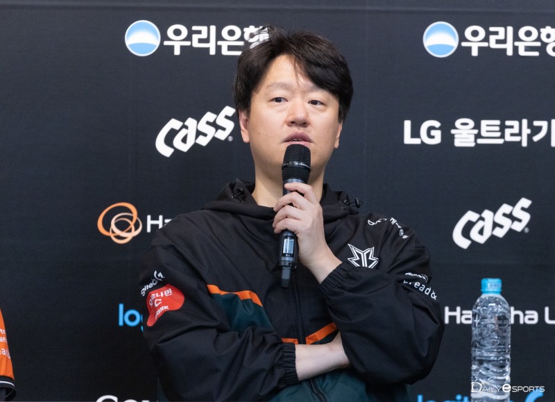 OK저축은행 브리온 최우범 감독.