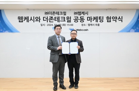 왼쪽부터 강원주 웹케시 대표, 김진호 더존테크윌 대표