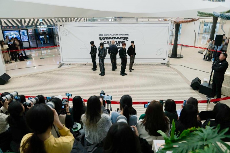 VANNER(배너), 버스킹 대성황…갓벽 라이브→칼각 퍼포먼스 행인 사로잡은 실력