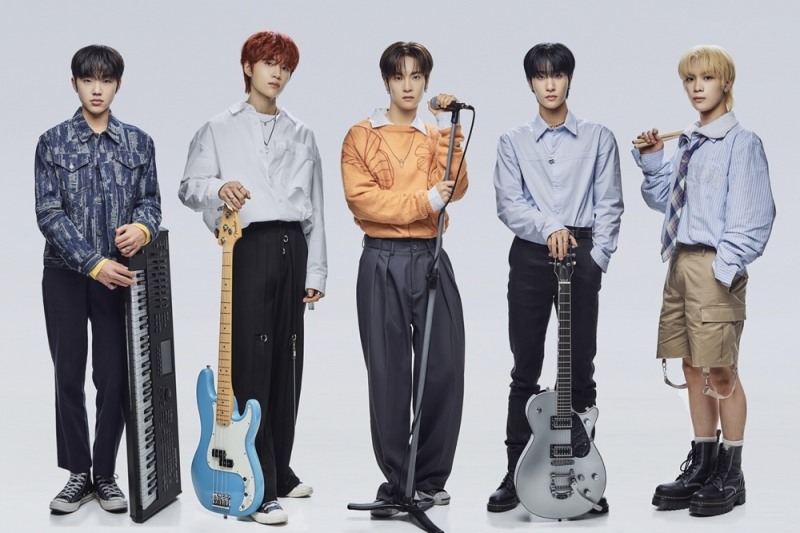 캐치더영, 데뷔 첫 '2024 F/W 서울패션위크' 참석…신예 밴드의 화려한 '열일 행보'