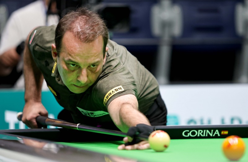스페인 3쿠션 당구의 전설 산체스는 강등권 탈출에 비상이 걸렸다.
