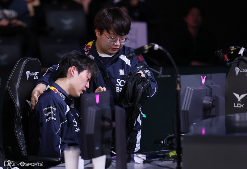 경기 후 눈물을 쏟아내는 '스폰지' 배영준.