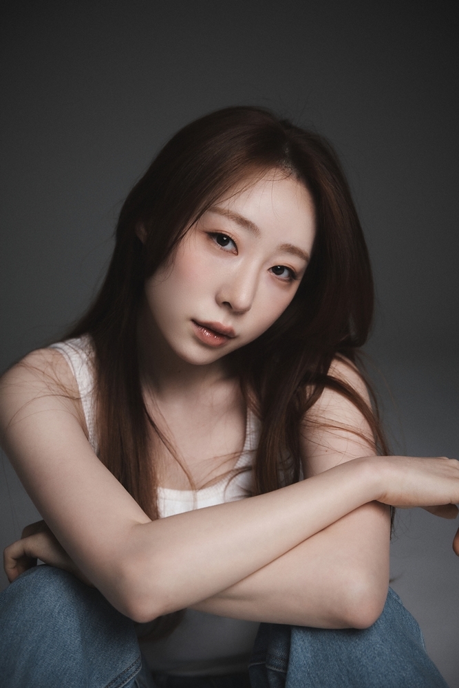 우주소녀 연정, '시크↔청순' 오가는 새 프로필 공개