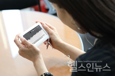 성격장애환자들에게보드캐스트(동영상클립)를활용해자조치료를시행한결과,불안과자해행동은감소하고치료종료후탈중심화(객관화)능력은상승하는것으로나타났다.