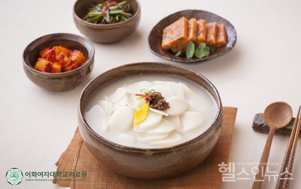 반찬없이떡국한그릇만먹어도한끼필요칼로리초과위험