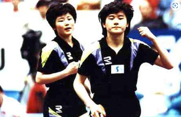 1991년 일본 지바 세계탁구선수권대회에서 남북단일팀 현정화(오른쪽) 이분희 등이 주축, 중국을 꺾고 우승을 차지한 모습. 