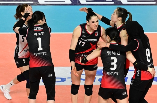 득점에 환호하는 정관장 선수들