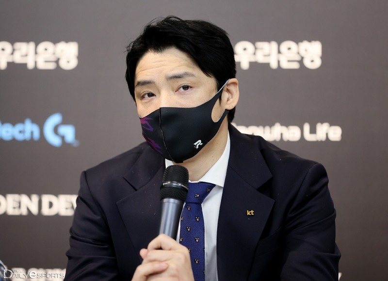 kt 롤스터 강동훈 감독.