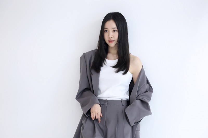 김예원, 2024년 시작을 알리는 프로필 비하인드 공개…‘청량+뷰티+시크’