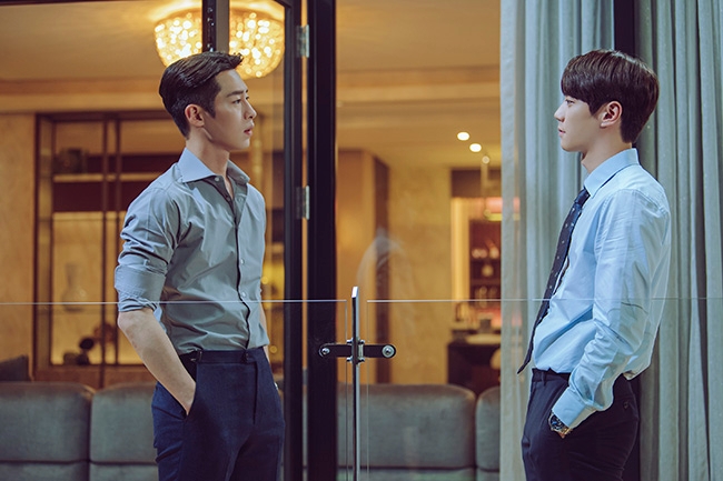 ‘로얄로더’ 이재욱 & 이준영, 욕망으로 시작된 우정에 물든 두 남자의 불꽃 튀는 동행 스틸 공개