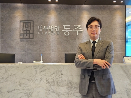 청소년성범죄, 가해자로 연루된 경우 학폭신고와 형사고소 모두 대응해야