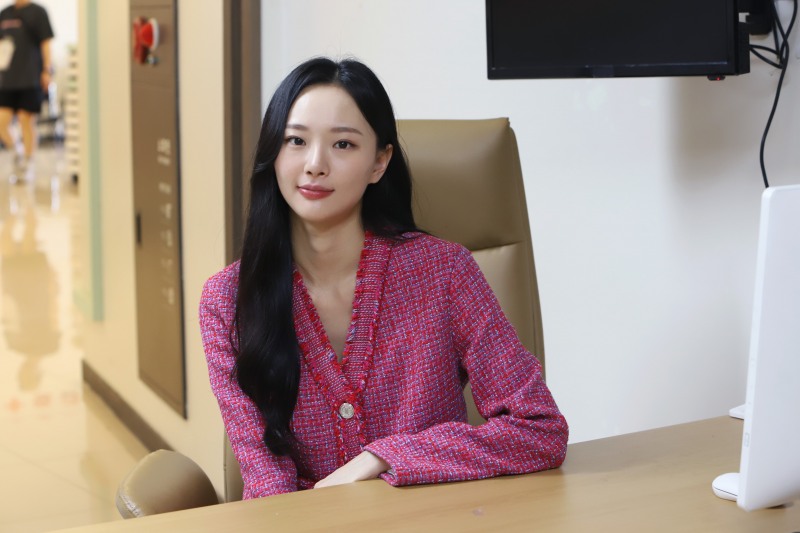 ‘재벌X형사’ 천희주, 모델 정이나 역으로 활약…비하인드 사진 공개