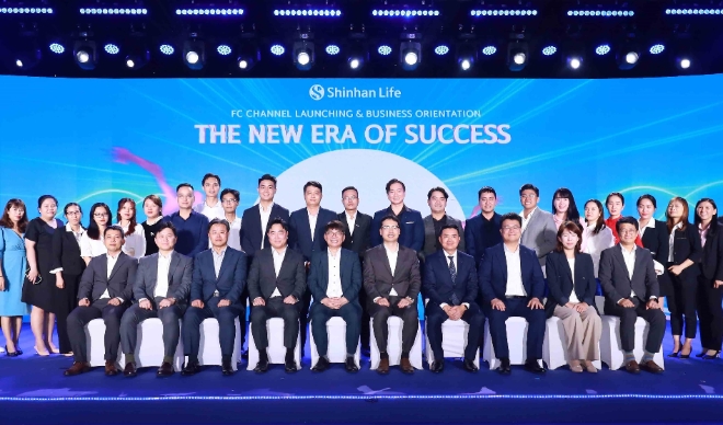 신한라이프는 지난 19일 신한라이프 베트남 법인의 전속 영업 조직인 ‘FC(재정 컨설턴트)채널’이 공식 출범했다고 20일 밝혔다. (사진 = 신한라이프 제공)
