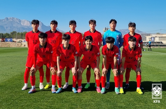 스웨덴과의 경기에 선발 출전한 남자 U-16 대표팀 선수 11명