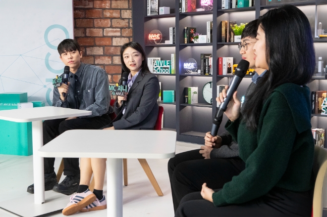 KT는 지난 20일 분당사옥에서 KT 에이블스쿨 5기 교육생 600여 명이 참여한 가운데 온라인으로 입교식을 열고, 본격적인 교육을 시작했다고 21일 밝혔다. 사진은 지난 20일 KT 분당사옥에서 진행된 KT 에이블스쿨 5기 입교식 모습. (사진 = KT 제공)