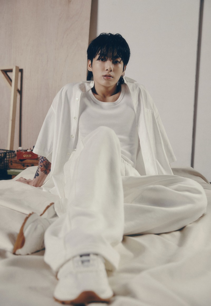 정국 ‘Standing Next to You’, 美 빌보드 ‘핫 100’ 15주 연속 차트인…신기록 경신 기대