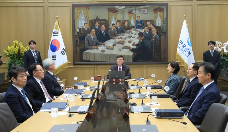 사진=이창용 한국은행 총재가 22일 오전 서울 중구 한국은행에서 열린 금융통화위원회 본회의에서 회의를 주재하고 있다.