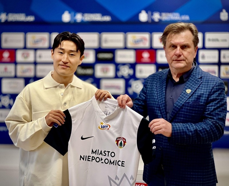 이진현, 폴란드 니에포워미체 입단