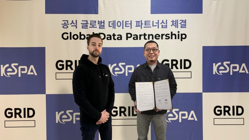 그리드 CEO 모리츠 마우어(왼쪽)와 한국e스포츠협회 김철학 사무처장(사진=한국e스포츠협회).