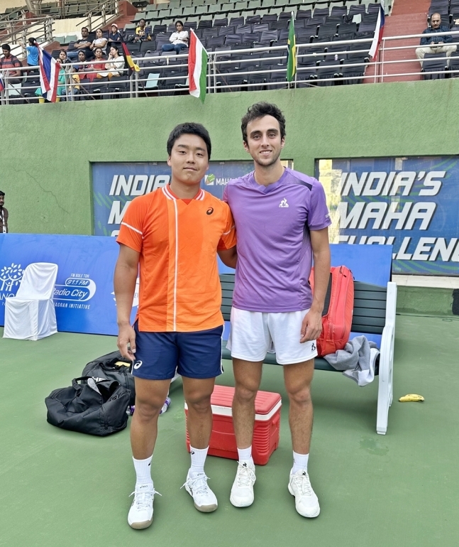 정윤성(왼쪽)과 애디드