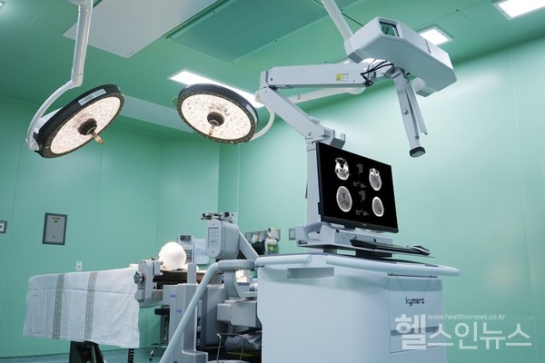 해운대백병원에도입된뇌수술용의료로봇장비‘카이메로’
