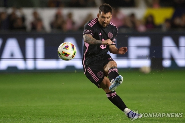 메시, 득점포 2경기 연속 공격 포인트.. 호날두도 득점했지만 부적절한 동작으로 구설에 올라