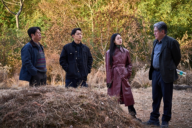 “파면 팔수록 더 빠져든다” N차 관람 욕구 자극하는 스크린 너머의 이야기 ‘파묘’ 트리비아 3 공개