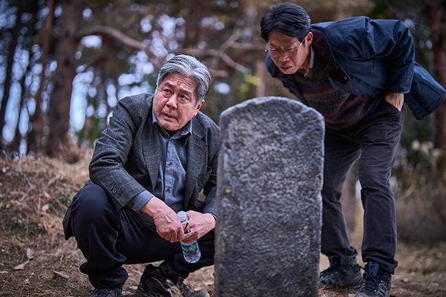 “파면 팔수록 더 빠져든다” N차 관람 욕구 자극하는 스크린 너머의 이야기 ‘파묘’ 트리비아 3 공개