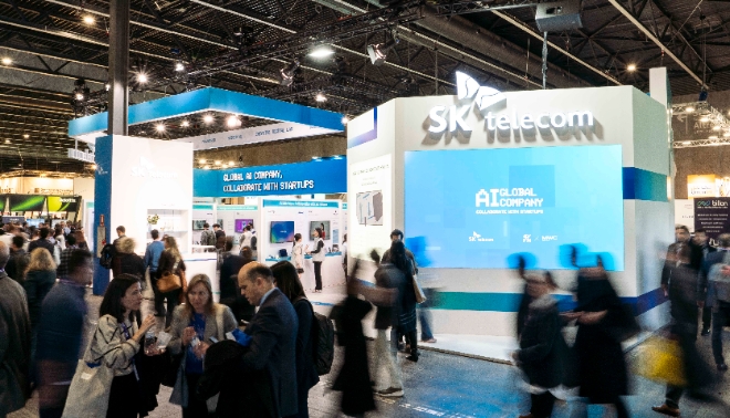 SK텔레콤(SKT)은 MWC24의 부대행사인 4YFN에서 글로벌 진출을 희망하는 AI스타트업 15개사와 AI 협업사례 및 혁신 아이디어와 기술을 공개했다고 28일 밝혔다. 사진은 4YFN 전시장 내 모습. (사진 = SKT 제공)