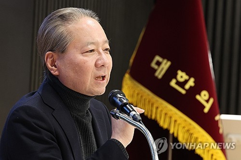 주수호 대한의사협회 비상대책위원회 언론홍보위원장이 28일 오후 서울 용산구 대한의사협회 회관에서 의협 비대위 정례브리핑을 하고 있다.(사진=연합)