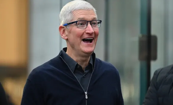 (상보) 팀 쿡 "애플, 생성형 AI에 강력한 잠재력 상당한 투자 중"