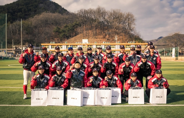 디아도라, 경남 야로 중∙고등학교 야구부에 용품 기부
