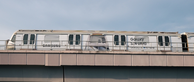 '갤럭시 S24'와 '갤럭시 AI' 이미지로 랩핑된 말레이시아 쿠알라룸푸르 지하철 내·외부