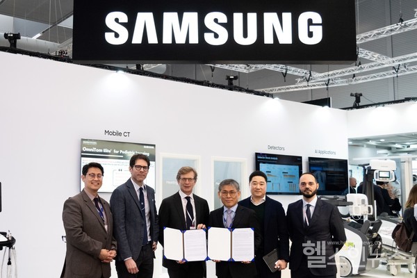 사진중앙브라코이미징풀비오레놀디브라코(좌)삼성메디슨김용관대표(우)(삼성메디슨제공)