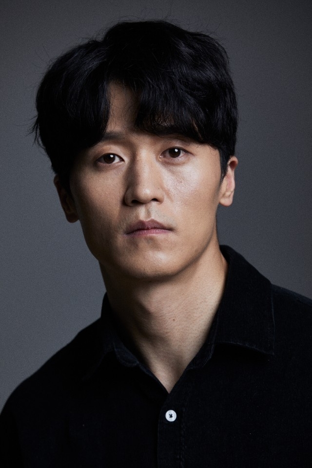 심우성, tvN ‘눈물의 여왕' 캐스팅…김수현 父 전배수와 팽팽한 이장 선거 예고