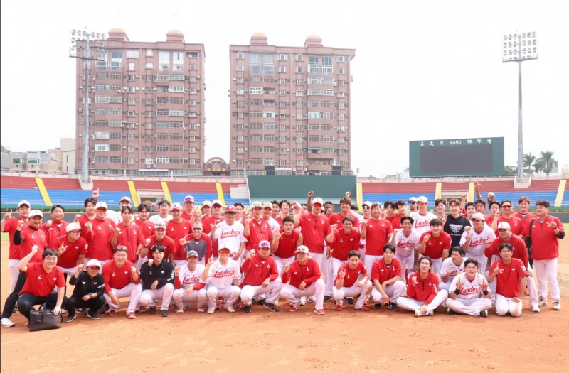 SSG랜더스, 2024 대만 자이 2차 스프링캠프 종료…캠프 MVP 야수 고명준, 투수 부문은 투수들 의견에 따라 포수 조형우 선정