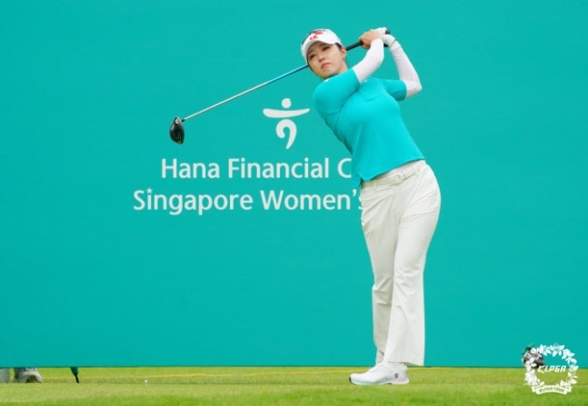 '첫 우승은 시간 문제' 김재희, KLPGA 생애 첫 우승.. 오수민·방신실 추격 따돌려