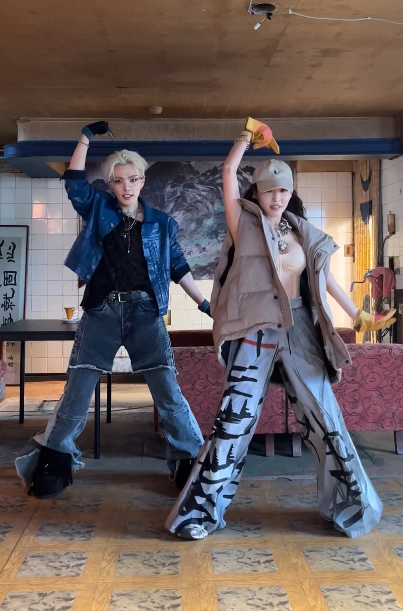 청하, 11일 새 싱글 ‘EENIE MEENIE’ 발매…에이티즈 홍중과 음악적 시너지 발산