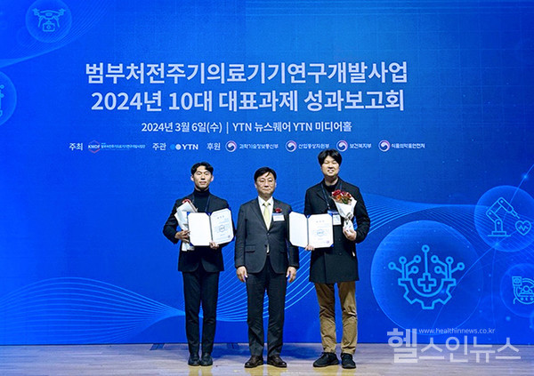 (왼쪽부터)㈜진씨커예성혁대표,김법민범부처전주기의료기기연구개발사업단장,허준석고려대학교안암병원정밀의학연구센터장