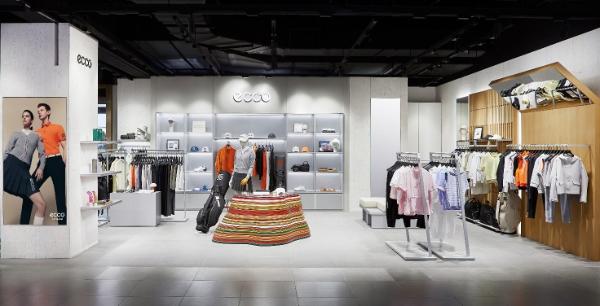 에스제이그룹이 덴마크 에코글로벌과 합작한 신규 골프웨어 ‘에코골프어패럴'을 론칭했다