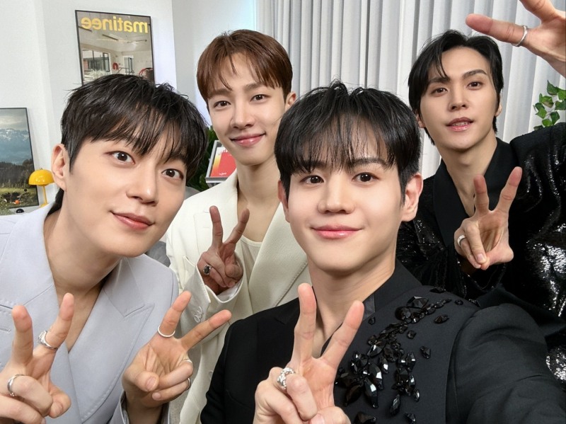 하이라이트, 컴백 첫날 음원 차트 1위…성공적 컴백 신호탄