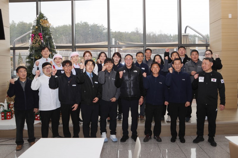 대한체육회와 국가대표지도자협의회, 진천 국가대표선수촌 협력직원 감사장 전달…상호 존중 상생 문화 선도