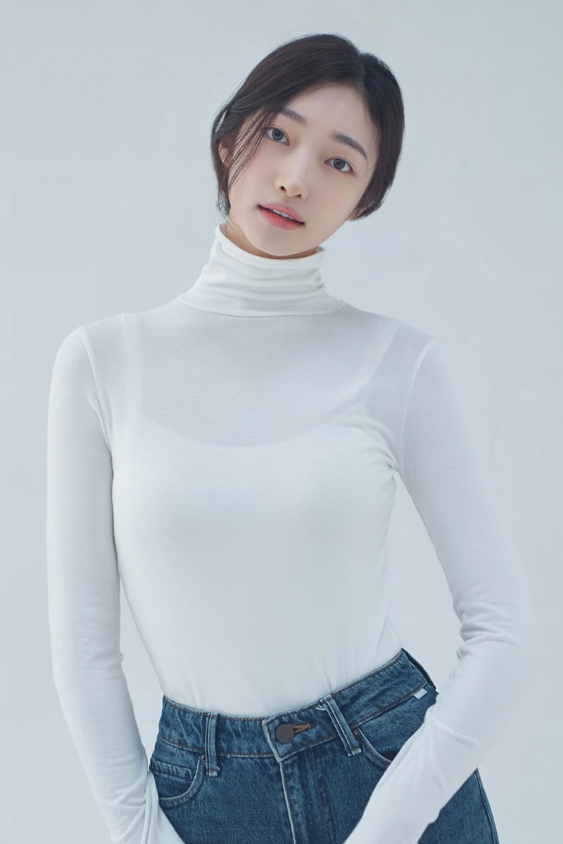 지혜원, 조보아와 한식구 됐다…엑스와이지 스튜디오와 전속계약 체결