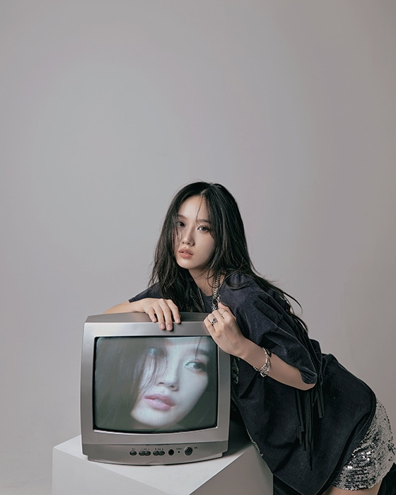 서리, ‘Fake Happy’ 두 번째 콘셉트 포토 오픈…‘유니크+시크’