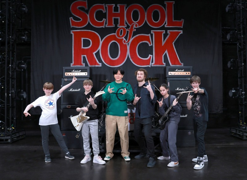 윤도현, ‘스쿨 오브 락’ 월드투어 커튼콜에 깜짝 등장…완벽한 호흡의 라이브 선사