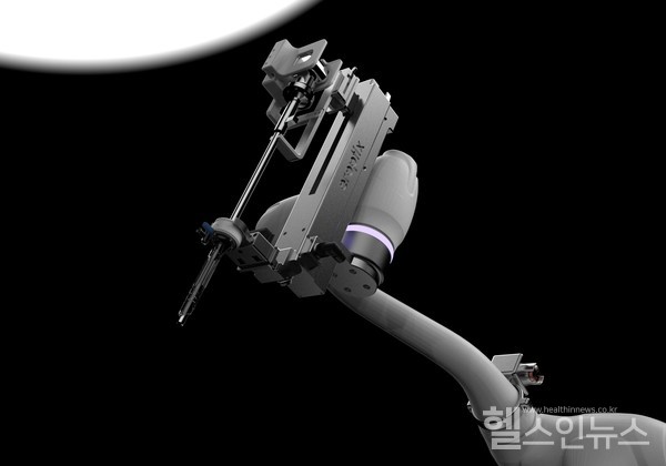 케이메디허브가기술지원한이롭의국내1호복강경협동로봇‘이롭틱스(EROPTIX)’가첫수술을성공리에마쳤다.